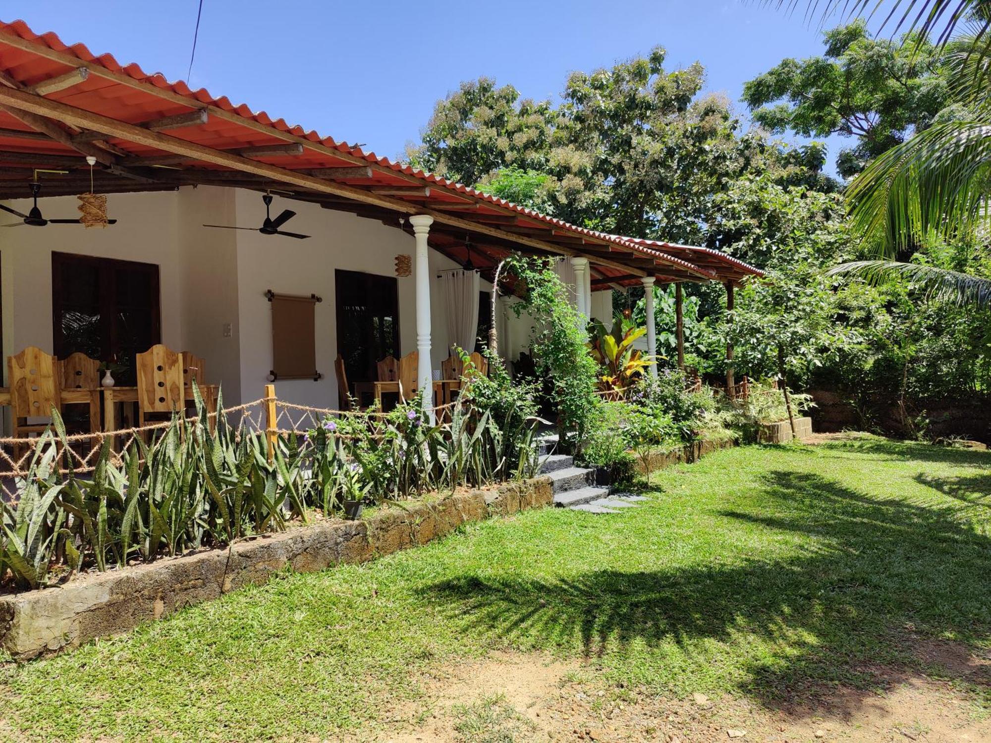 Villa Lyvie Ayurvedic Hotel Tangalle Exteriör bild